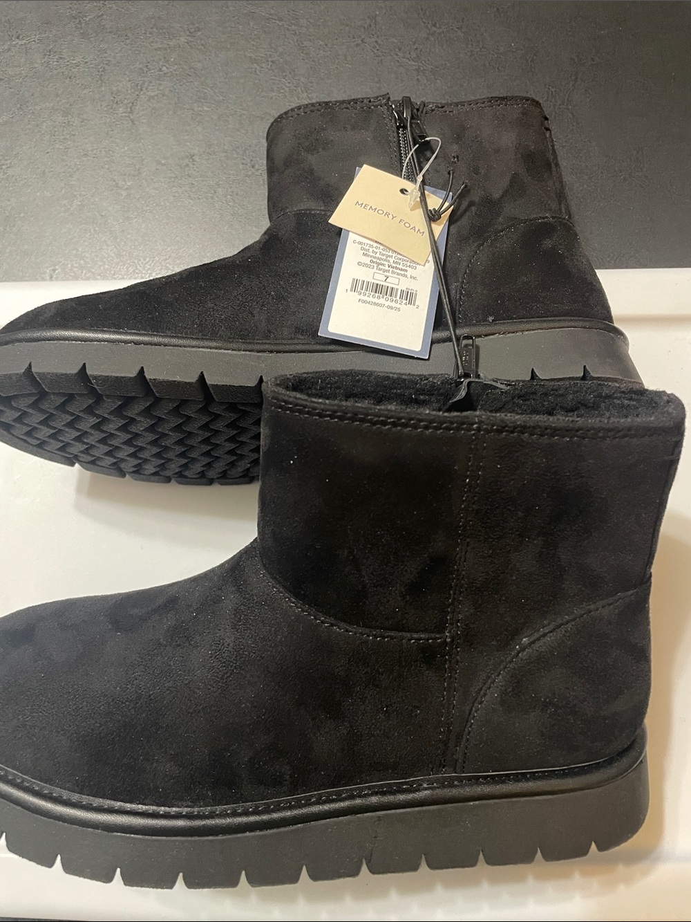 Universal Thread Black Plush-Lined Short Boots Sz. 7  NWT